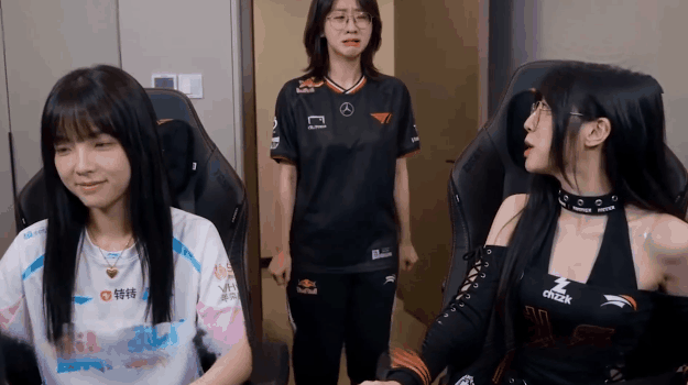 AI短剧/能绷住的吃打几把/40分 Bin大小姐吃醋 与多兰共同服侍Zeus 度雷夸u
